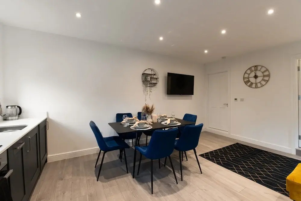 Woodside Park 3 Bedroom Apartments with Parking