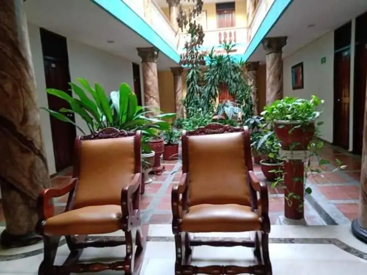 Hotel Colonial Inn