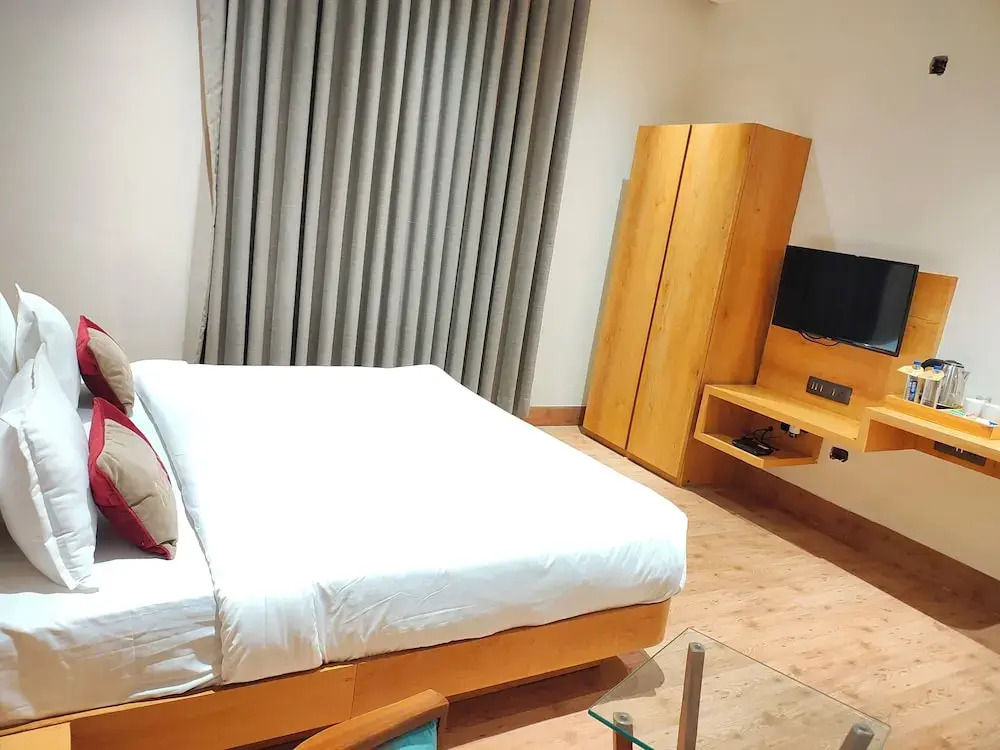 Aceotel Premier TK, Morbi