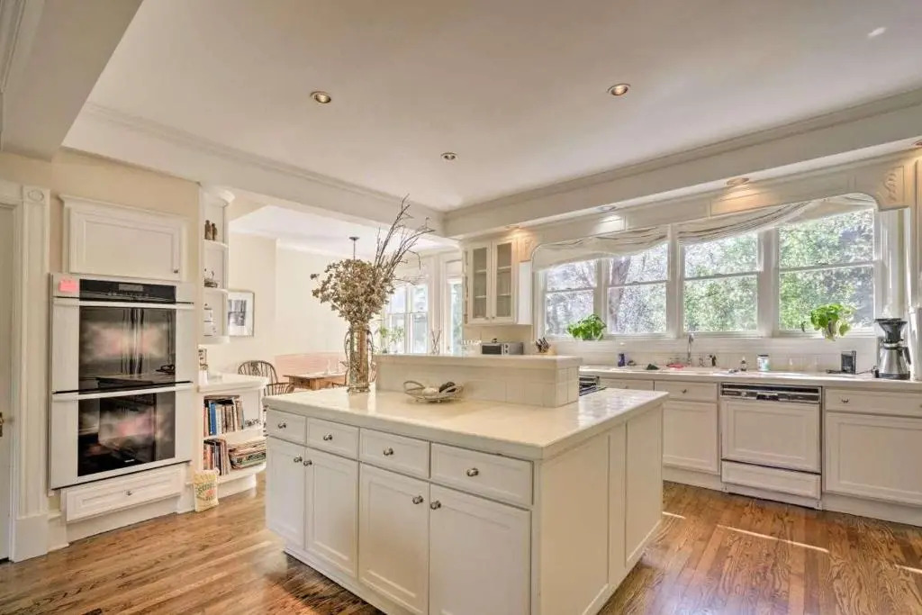 9 Broadmoor Ave