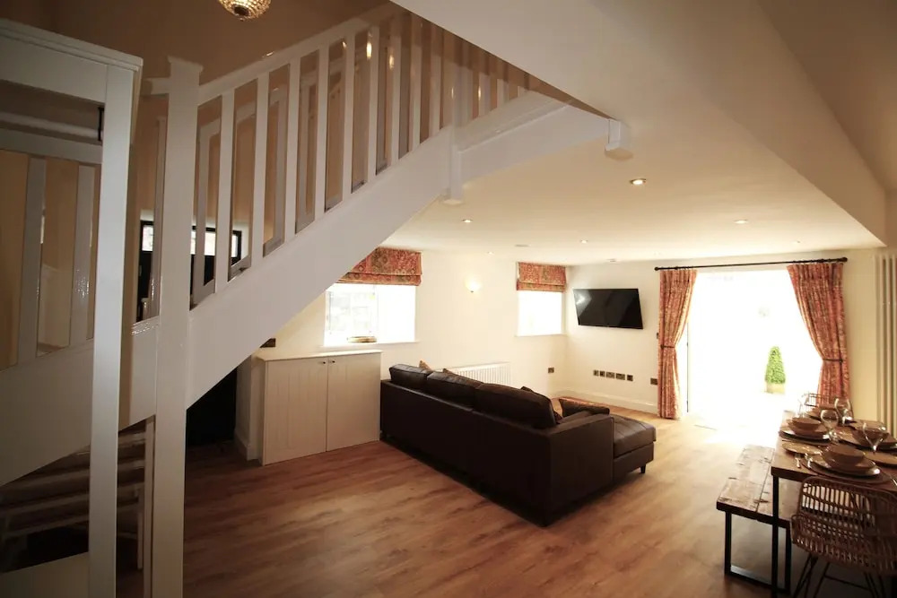 Newly Refurbished Cottage - Sleeps 4 - Central