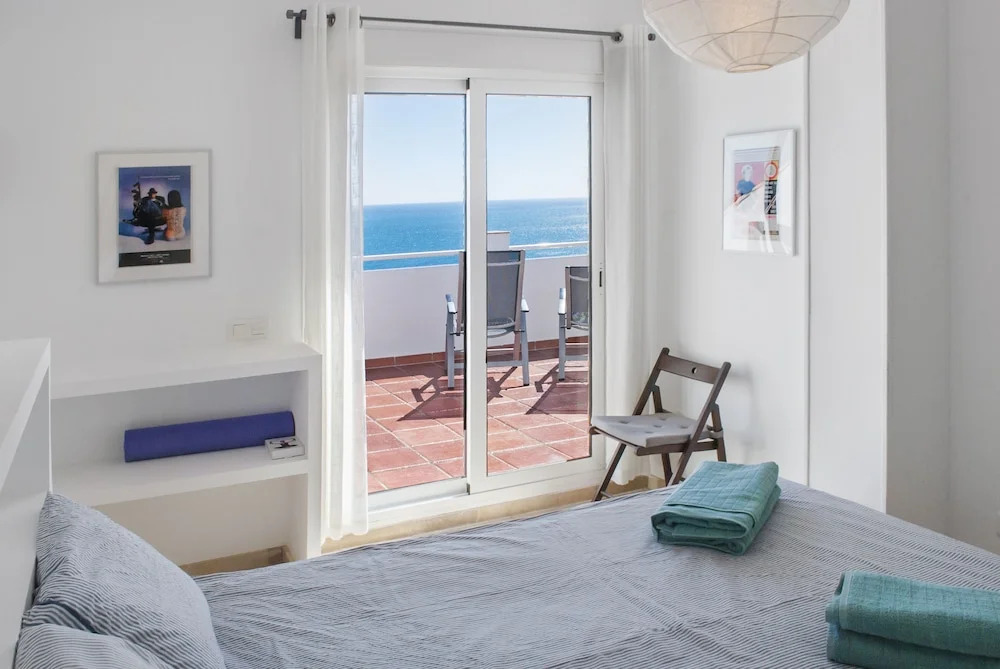 Beachclose Apartment with Large Terrace and Pool Ref 6