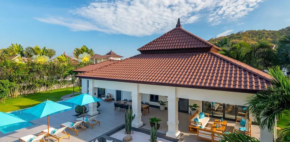 Luxury 5 Bedroom Pool Villa