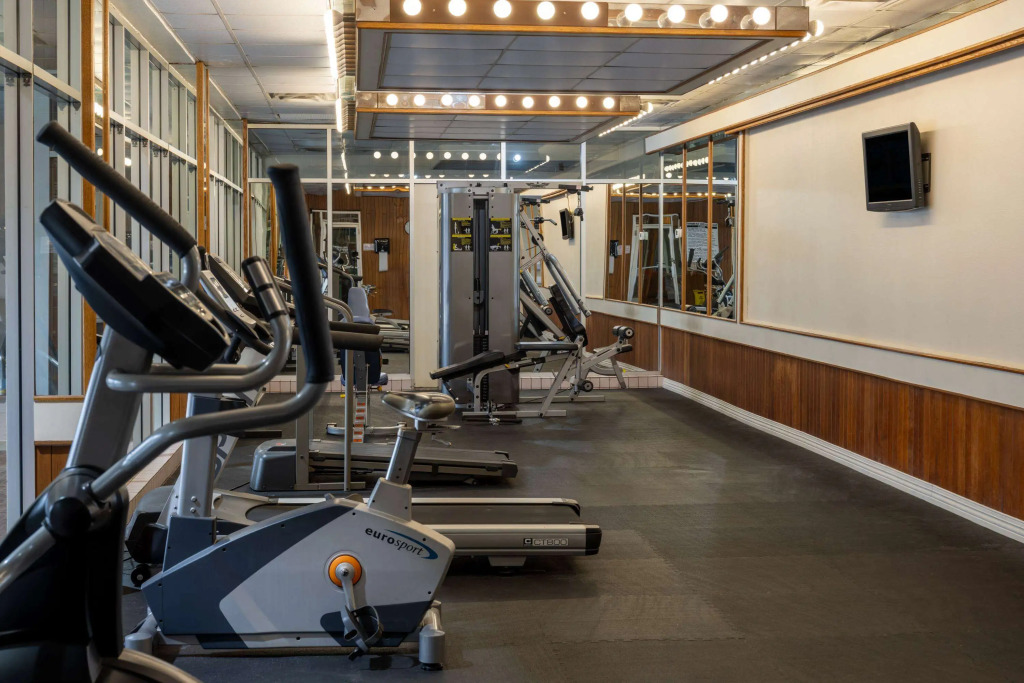 Ramada by Wyndham Thunder Bay Airlane Hotel