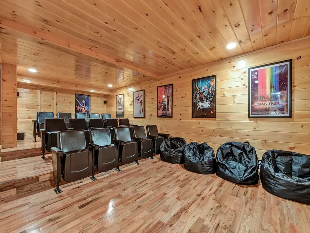 Parkside Lodge 6 Bedroom Home with Hot Tub