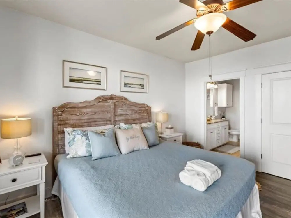 Resort Living on the Bay 2 bed 2 Bath Gorgeous bay Views