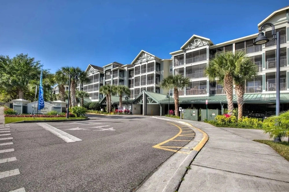 Upstay Modern Condo w Pool10 Minutes to Disney