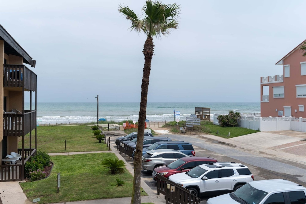 Tiki 240 - Beachfront Ocean View Condo Sleeps 5 1 Bedroom Condo