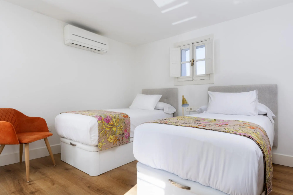 Beautiful Penthouse Located in a Classic Building in the Heart of Seville - Entretejas II