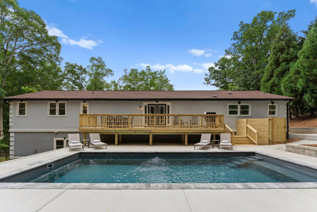 Lakefront Retreat With Private Dock, Pool, Game Room Sleeps 18