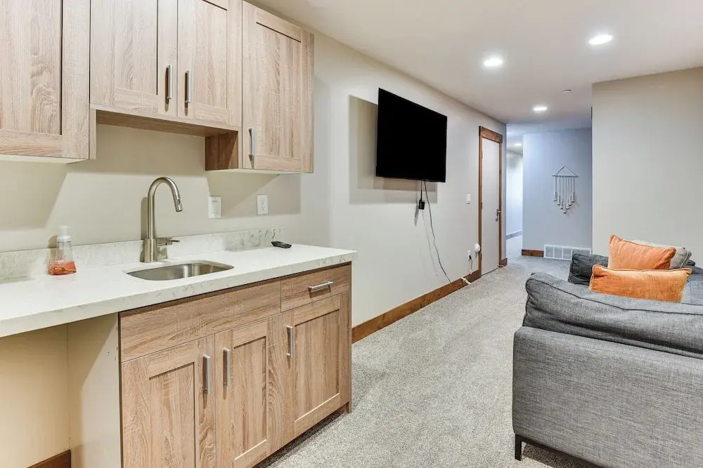 Luxe Eden Gem w/ Hot Tub: 6 Mi to Powder Mountain!
