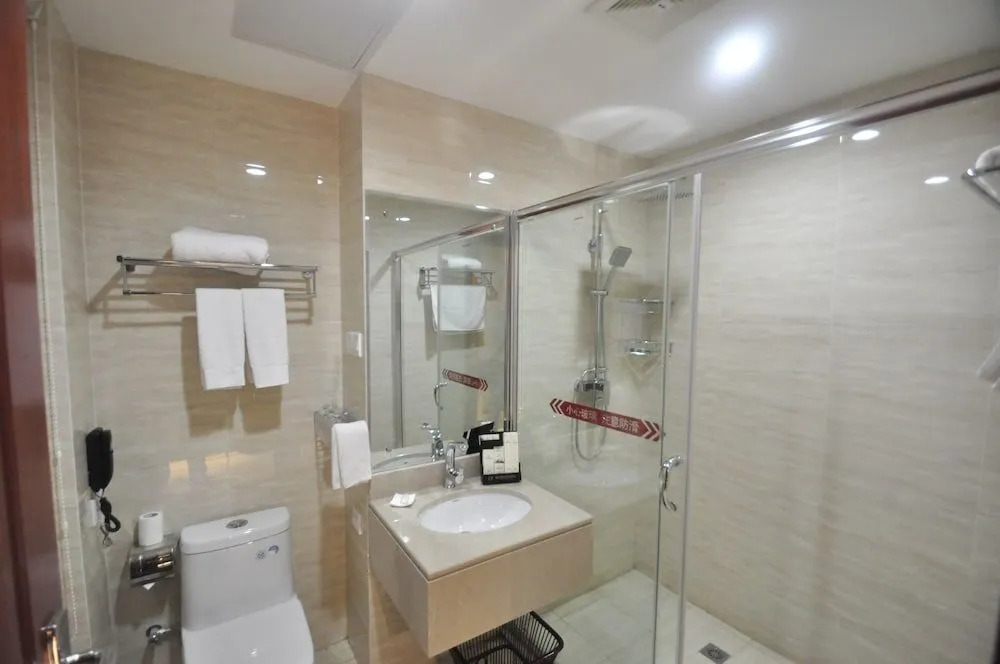 Wuhan Guochuang Chuyuan Donghu Hotel