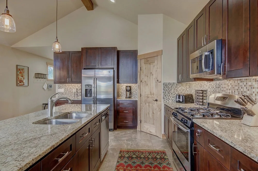 Maggie Point 3 Bedroom Townhouse by RedAwning