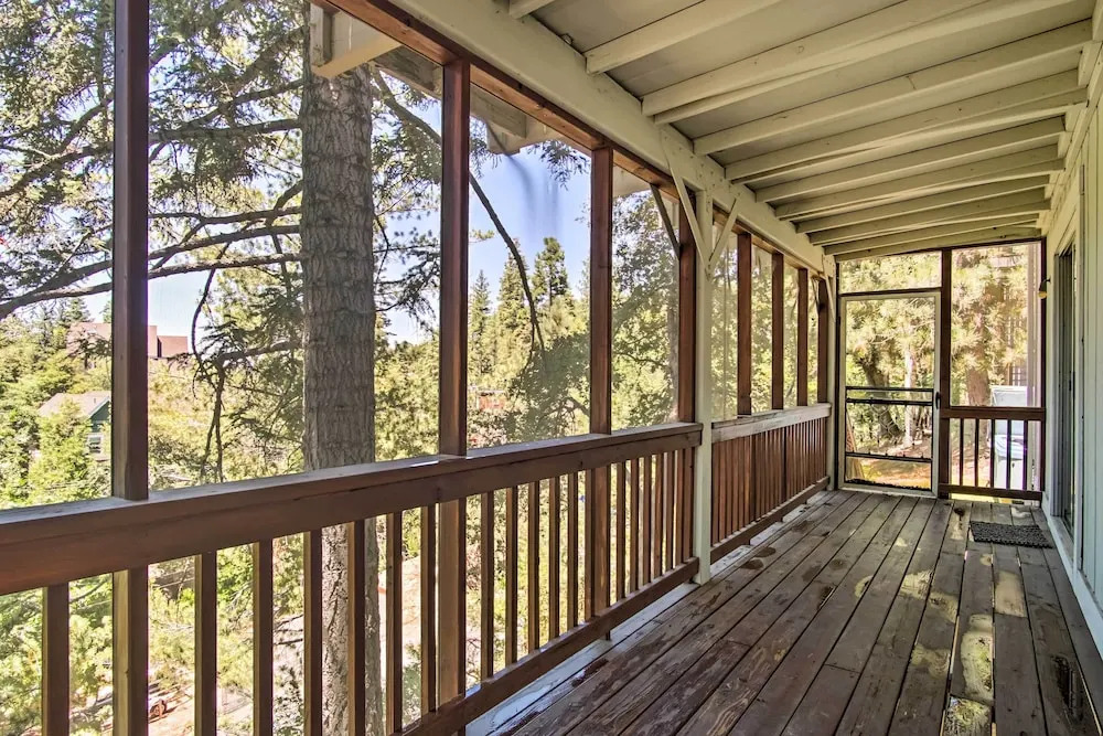 5 Mi to Lake Arrowhead Village: Cabin w/ Game Room