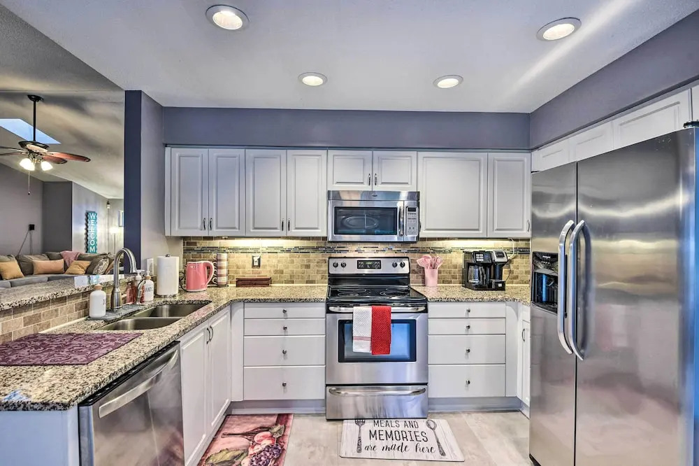 Chic Palm Coast Escape: Lanai & Heated Pool!