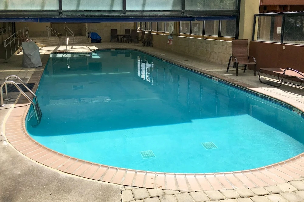 Ski-in, Ski-out At The Ge With Heated Pool Studio Bedroom Condo