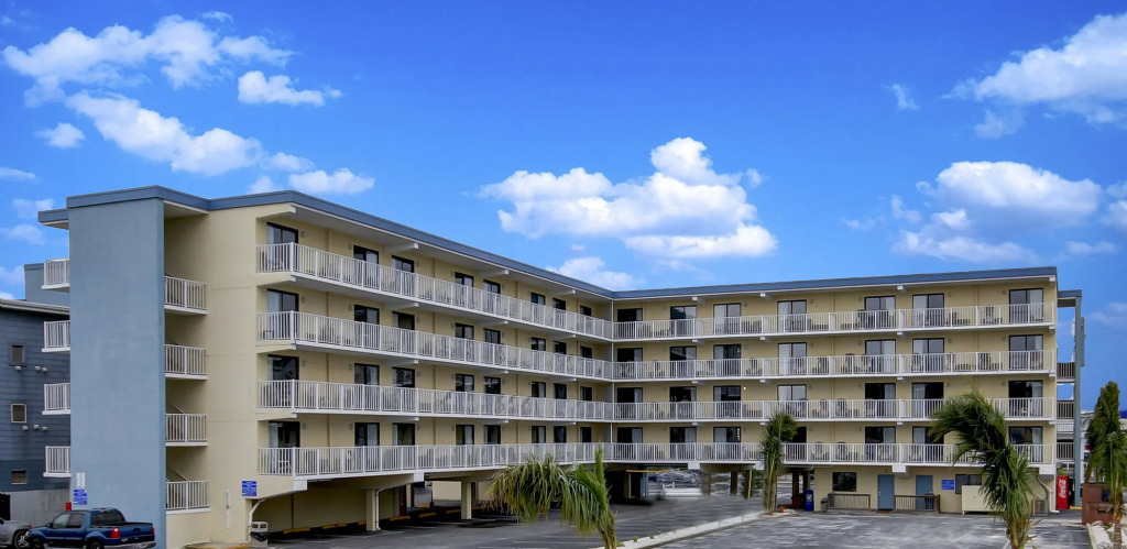 Coastal Palms Inn and Suites
