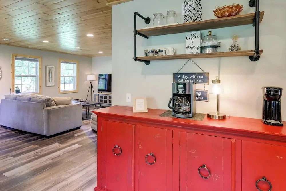 Expansive Smoky Mtn Retreat w/ Main & Guest Cabins
