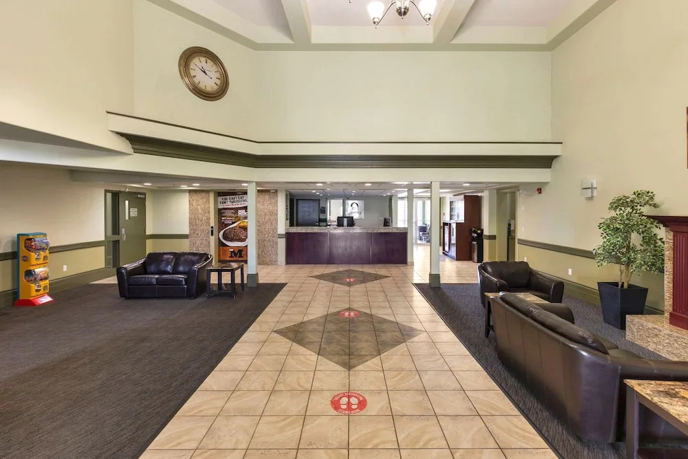 Days Inn & Suites Whitecourt