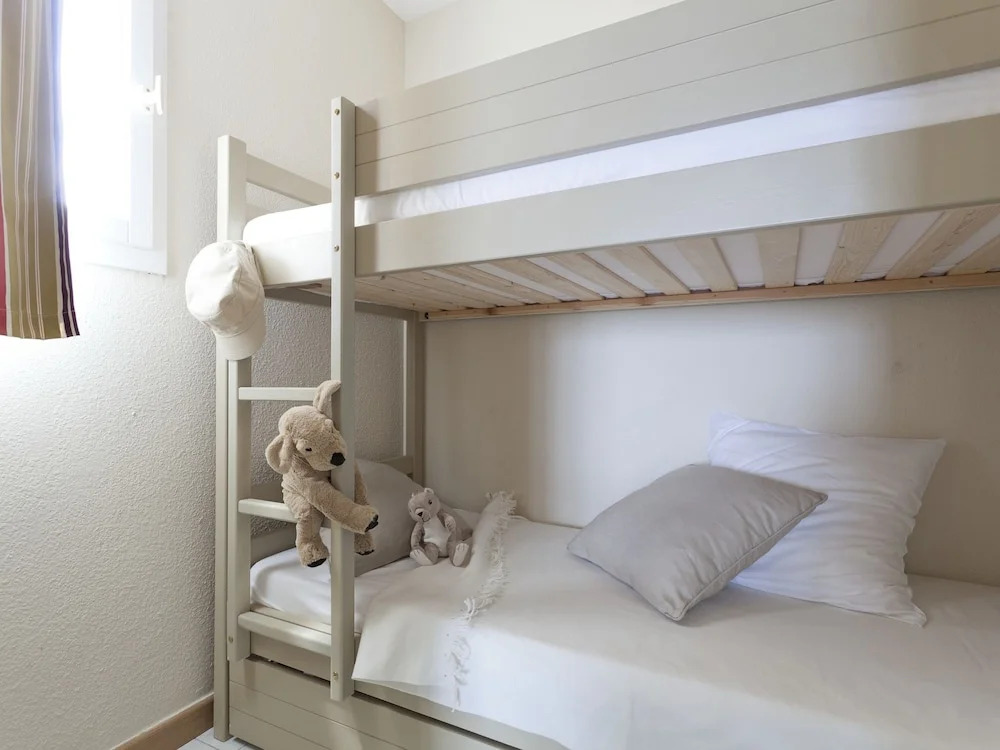 Attractive Apartment With Dishwasher, in Cozy Coastal Town