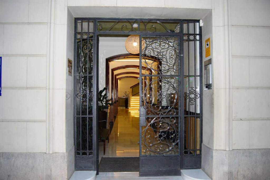 Eixample Building Apartments by Mercedes Heritage