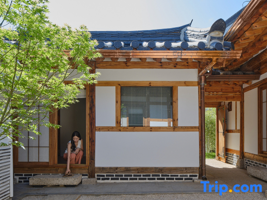 [Staymoire] Seoul Premium Hanok near Anguk Station 5mins