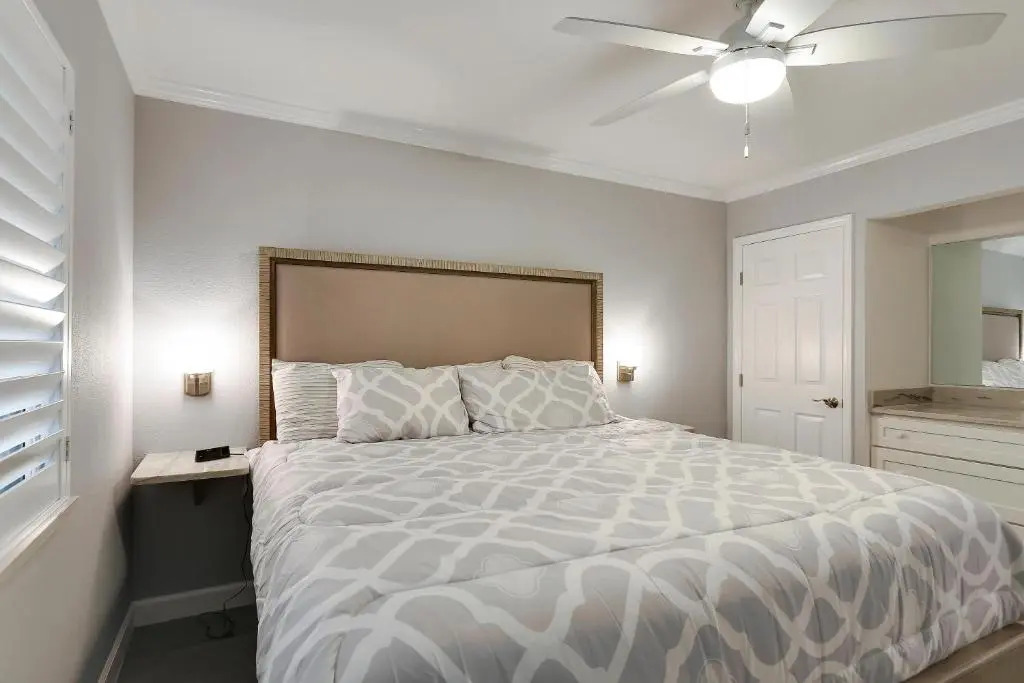 Land's End 10-403 Beach Front - Premier