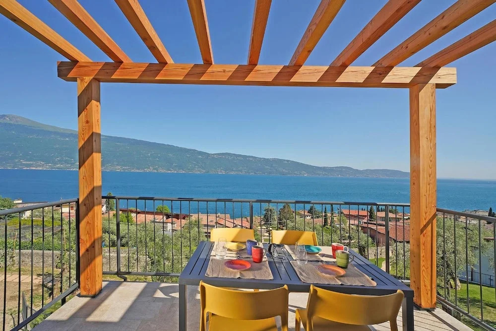 Residence Dany appartamenti con cucina vista lago piscina e parcheggio