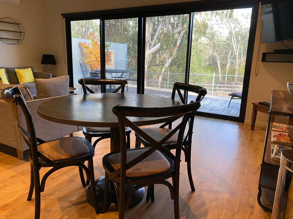 Adelphi Apartments 3 or 3A - Downstairs 2 Bedroom or Upstairs King Studio with Balcony