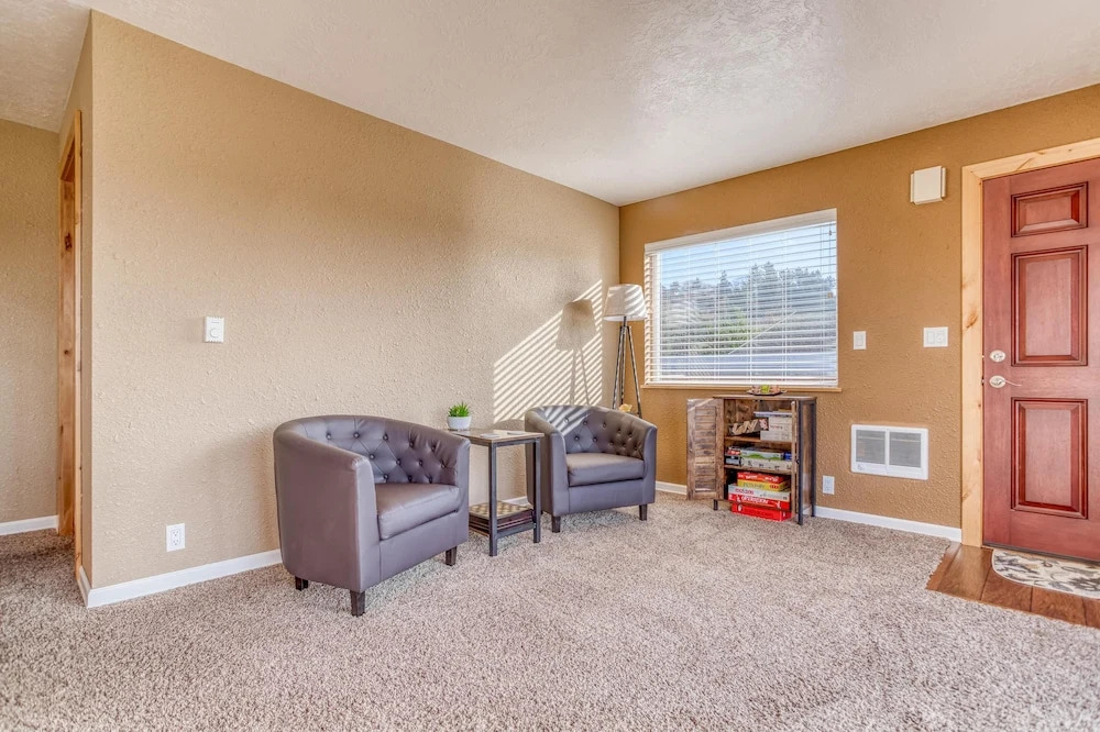 Charming Bungalow with Game Room and Scenic Views - Delightful Coastal Retreat