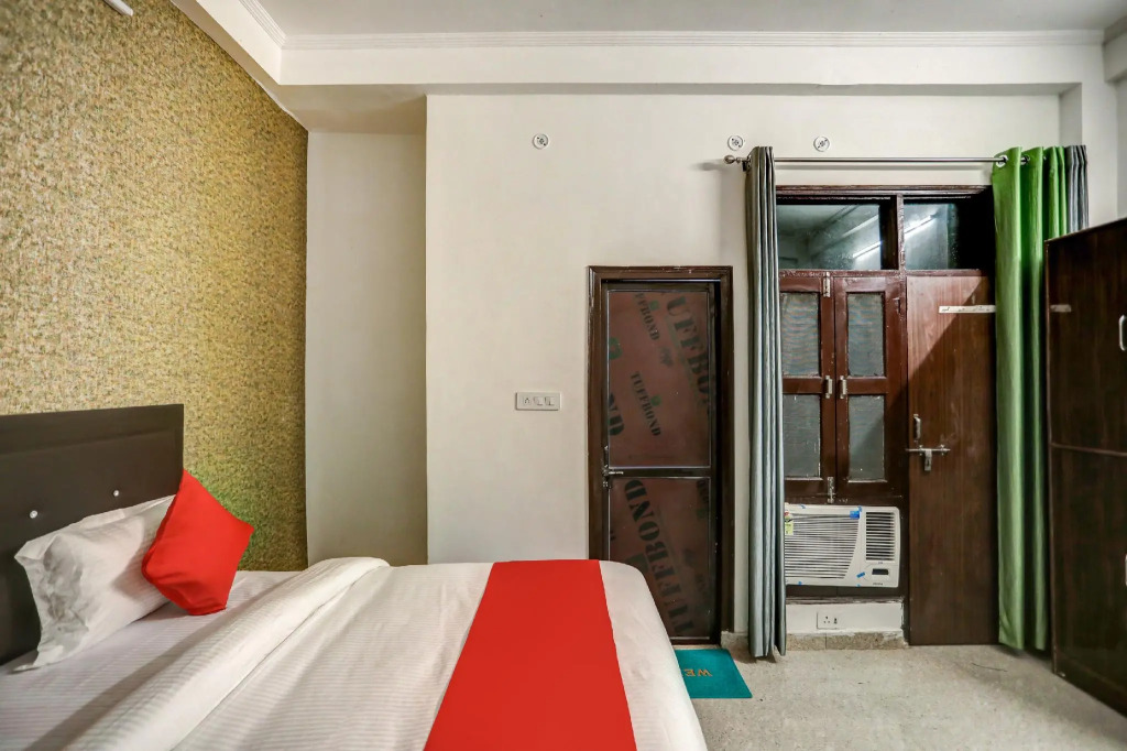 OYO 77336 Happy Stay Inn