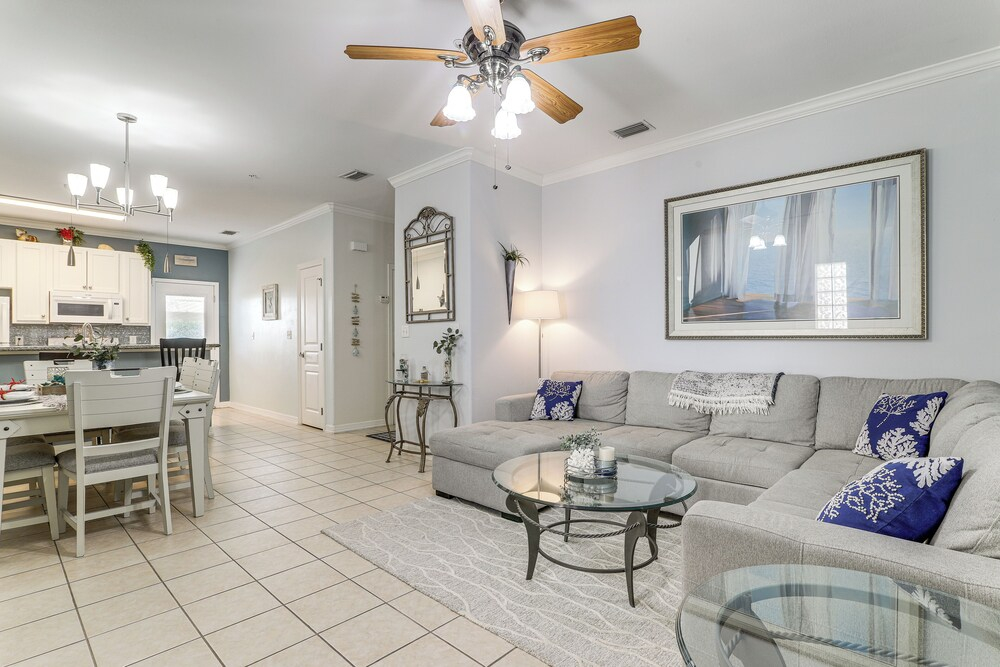 South Padre Island: Pool Access, 1 Block to Beach!