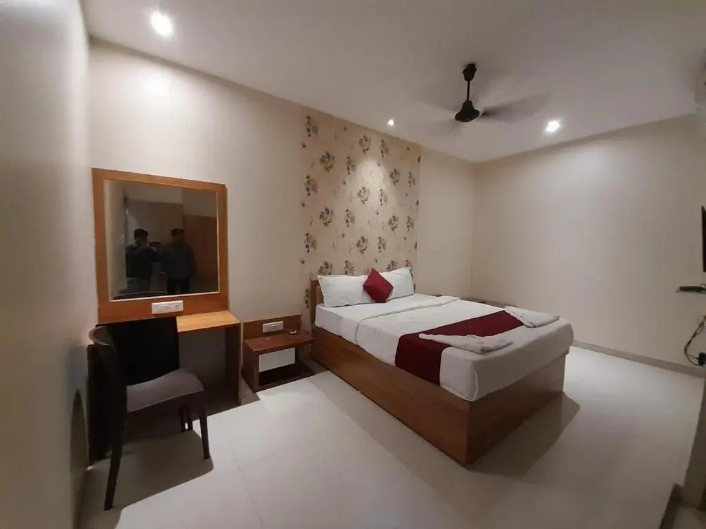 Hotel Shubharambh Lodging & Boarding By WB Inn