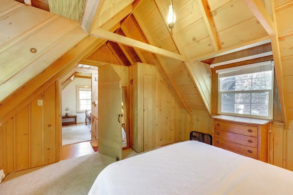 Vintage Snow White Cottage ~ 2 Miles to Village