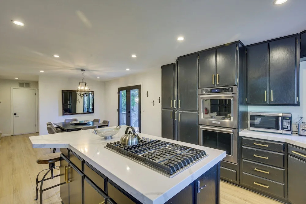 Lake Views & Game Room! Lake Arrowhead 3-king Gem