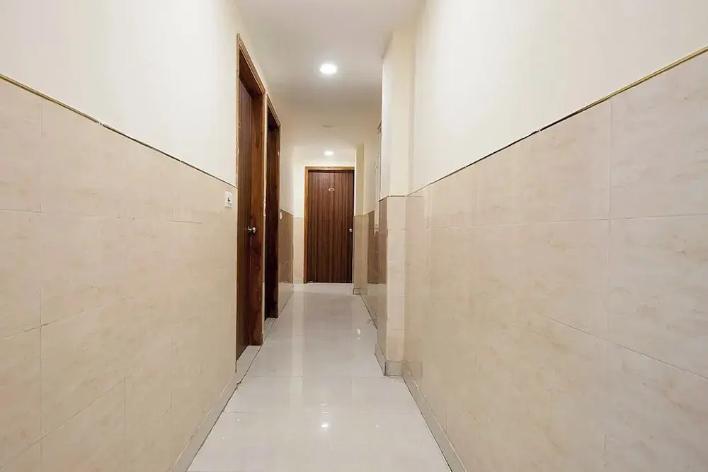 Hotel Shree Sai Dham Near New Delhi Railway Station, Paharganj