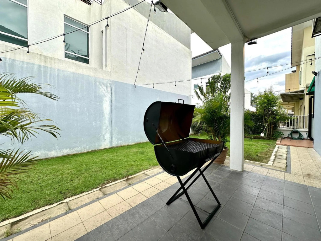 BNB Casa Grande at Rawang - spacious, 15 pax and WiFi