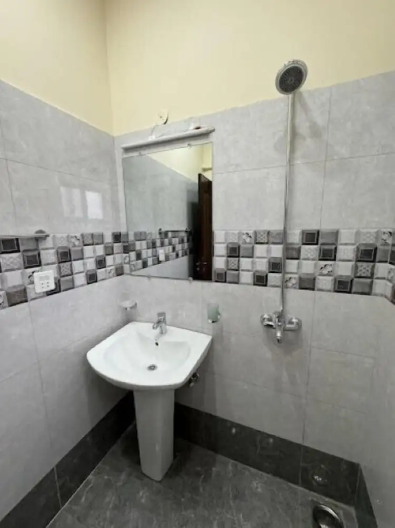 Gold Pine Hotel Lahore
