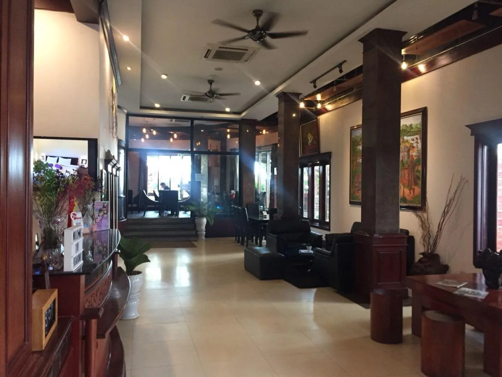 Seasons Riverside Hotel