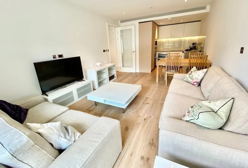 Stylish 2 Bed Flats Near US Embassy