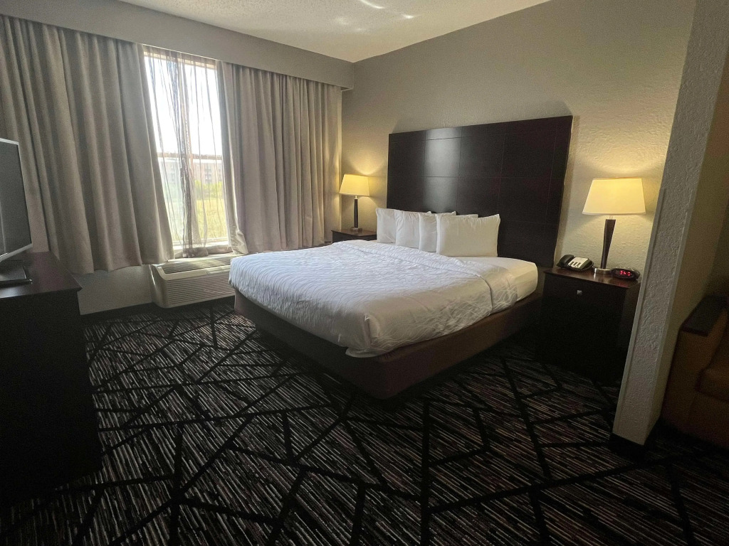 Best Western Plus Hobby Airport Inn & Suites
