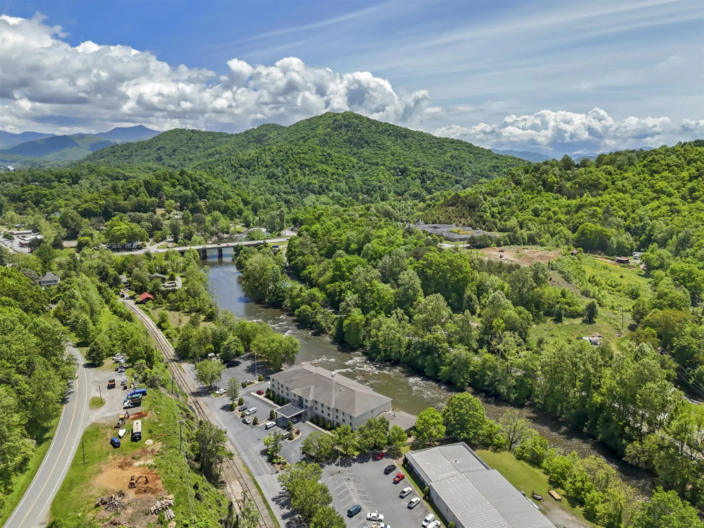 Best Western Plus River Escape Sylva / Dillsboro