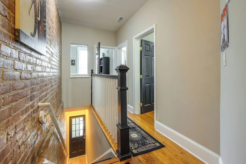 2 Mi to National Mall: Wfh-friendly DC Townhome