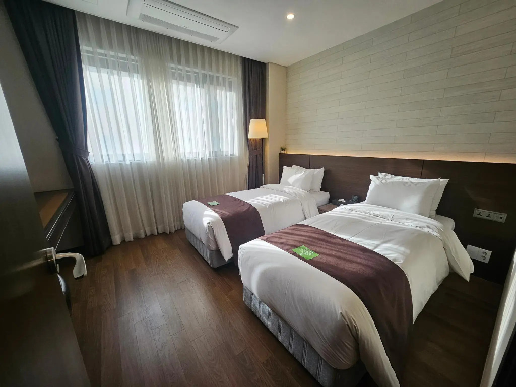 New Donghae Tourist Hotel