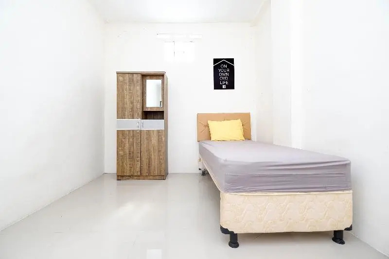 Oyo Life 1817 Kost Agus Salim