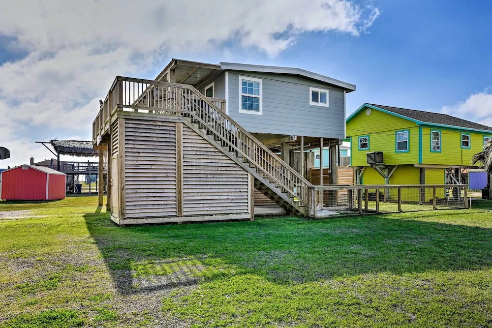 Steps to Sand: Surfside Beach Gem w/ Large Yard