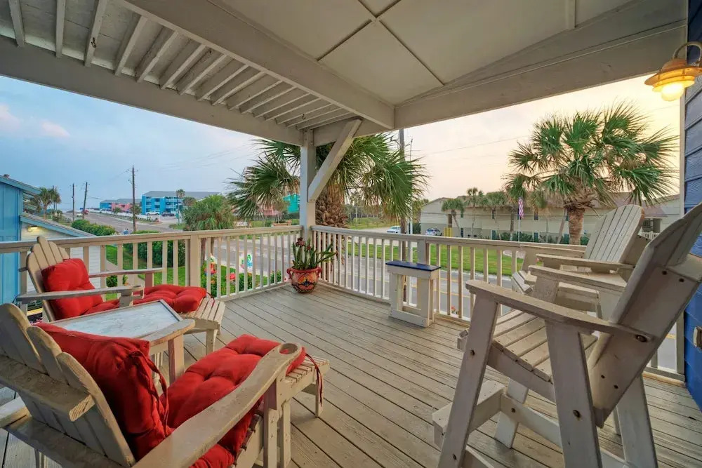 Leave of Absence Luxe Coastal Stay w Pool Outdoor Dining Minutes to Beach