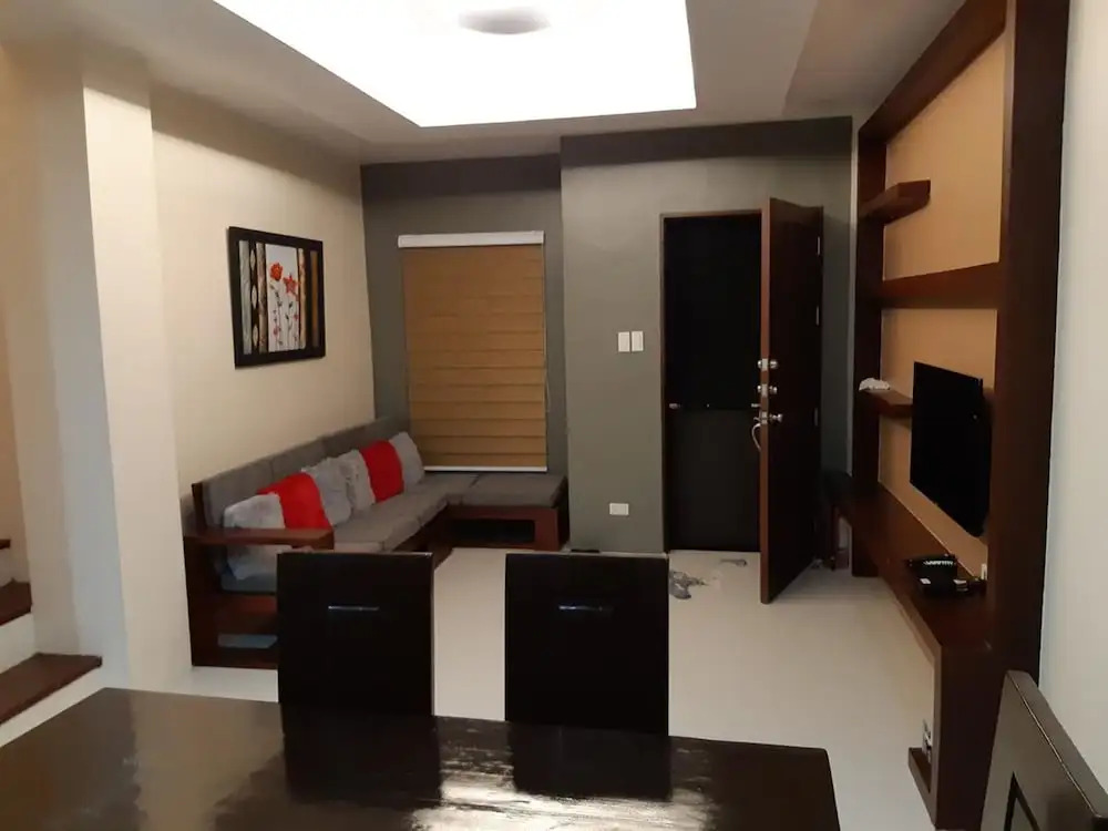 Restful 3BR Hillside Duplex House