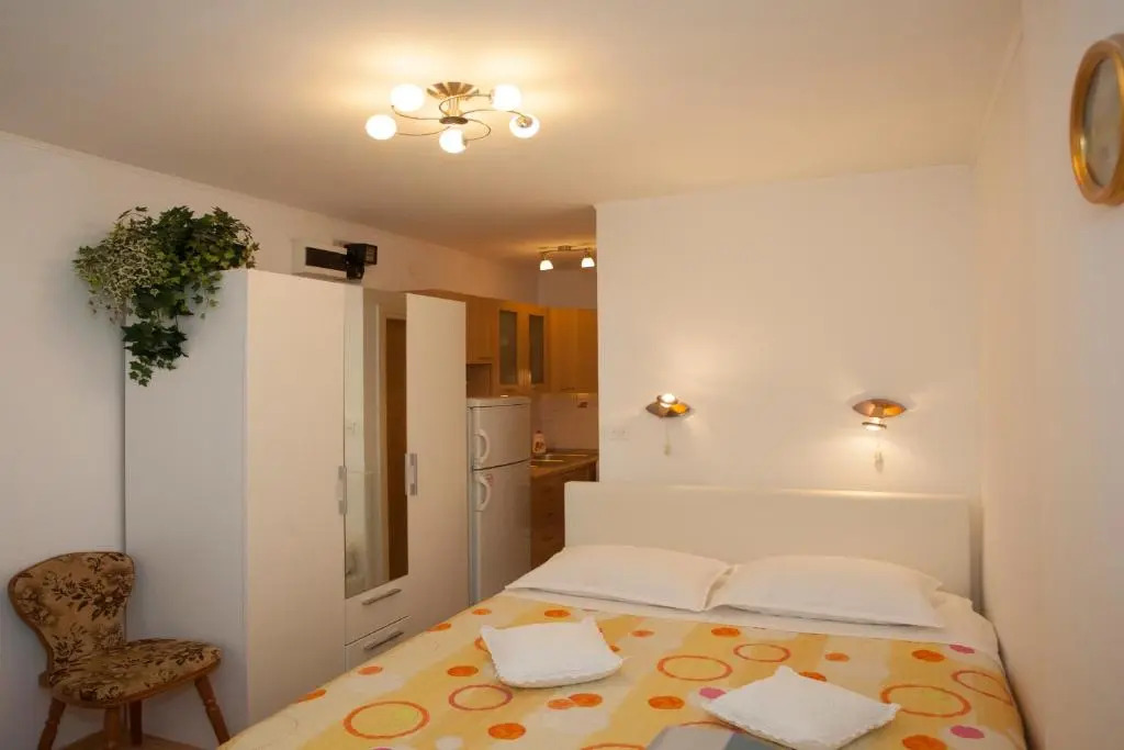 Apartments Leo