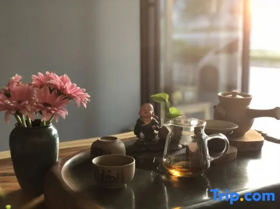 Yuehu Lakeview Guesthouse